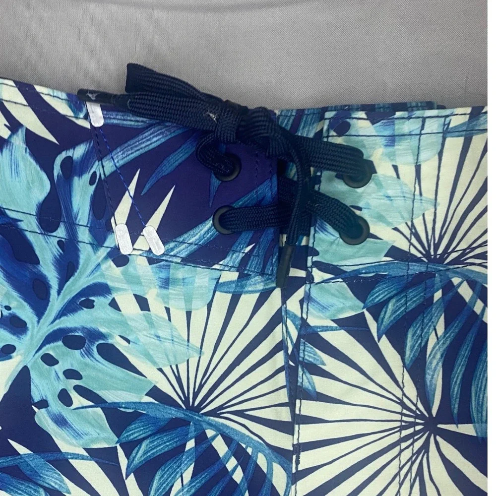 Tommy Bahama Board Shorts Mens 40 Blue Tropical IslandActive‎  Palm Print